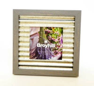 Broyhill Photo Frame Gray Wood And Corrugated Metal Refined Rustic Design 4x4 - Image 1 of 3
