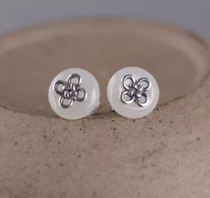 I05 Ohrstecker Knoten aus Sterling Silber auf runder weißer Jade - Bild 1 von 6