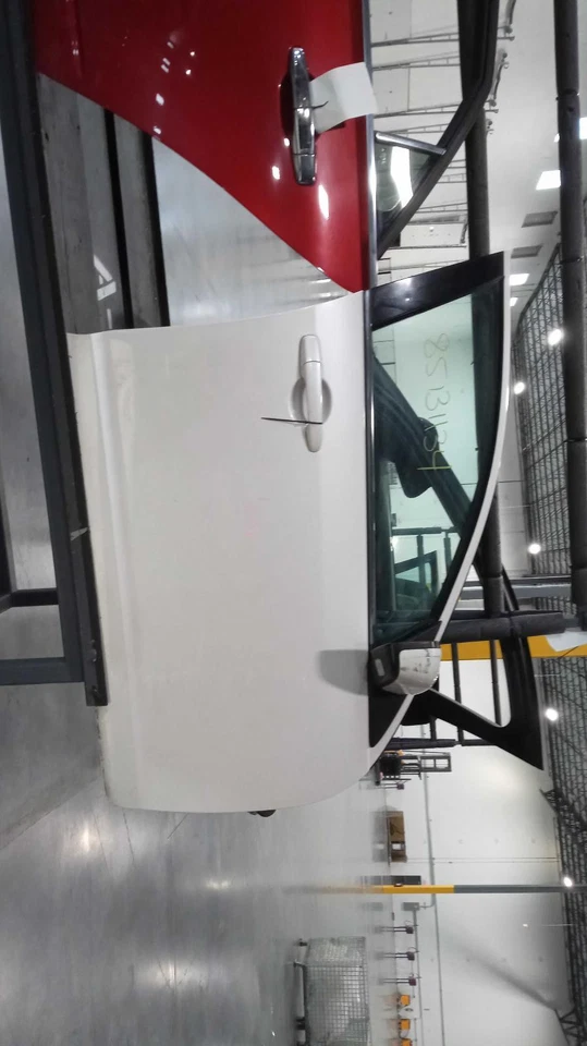 Conjunto de puerta delantera derecha usado se adapta a: Ford Fusion R. 2011 sin moldura lateral Foto 1 de 4