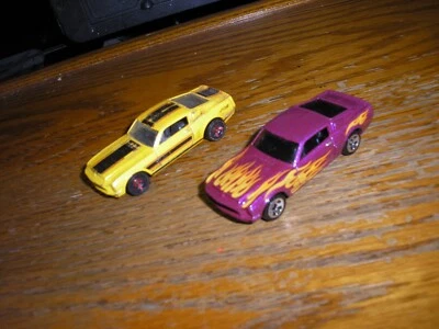 Lote De Colección De 2 Coches De Carreras Ford Mustang Shelby GT-500 1968 Hot Wheels Envío Gratis Foto 1 de 4