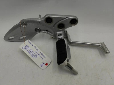 Placa reposapiés derecho SUZUKI Hayabusa 1300 2013 4351015H00 000 Foto 1 de 4