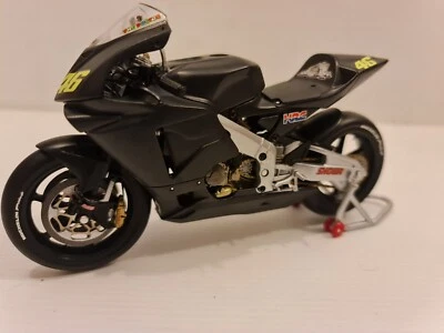 Valentino Rossi. Honda RC211V. Pre-season testbike 2002.  Minichamps 1/12 - Image 1 of 4