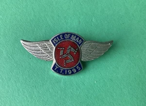 Isla de Man Esmalte Pin Insignia 1995 Motocicleta Club Carreras TT Manx Superbikes - Imagen 1 de 4