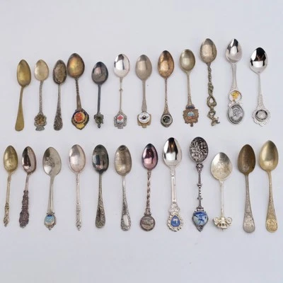 Surtido de 24 piezas de cucharas de recuerdo de plata Apóstol RMS Reina María, etc. Foto 1 de 4