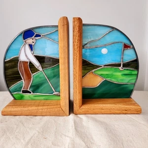 Sujetalibros de madera vitral golfista bola oscilante bandera verde roble cielo azul  - Imagen 1 de 13