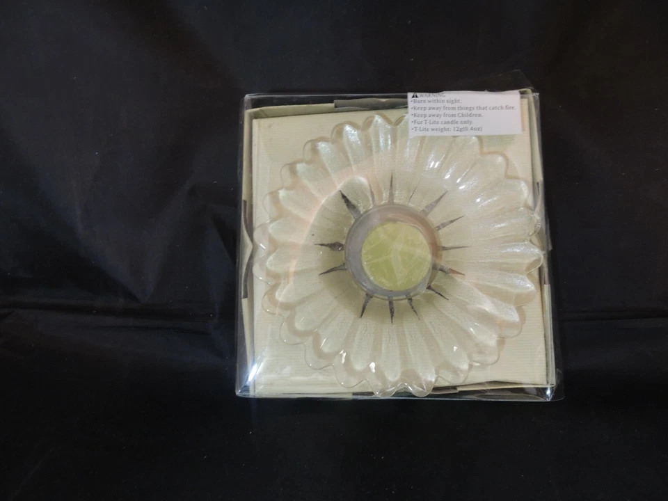 Espléndido plato de vela de vidrio transparente de 6" en forma de girasol con vela de luz de té Foto 1 de 2