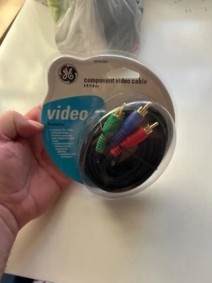 GE Component Video Cables 6 FEET 1.8 M IN SEALED PACKAGE (EN) - Image 1 of 2