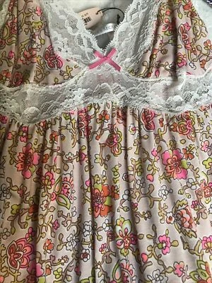 Victoria Secret Ambiente Años 70 - Babydoll y Panty Rosa Floral - XS - NUEVO CON ETIQUETAS Foto 1 de 4