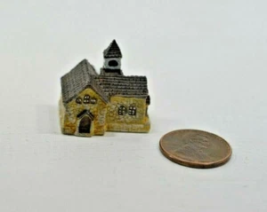 Miniature Manor House Sculpture in 1:12 doll scale A4196 - Picture 1 of 11