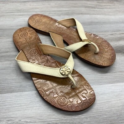 Tory Burch Thora 米色皮革金色标志丁字裤平底凉鞋 7M 码女式 — 第 1/4 张图片