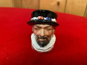 Royal Doulton D6251 Beefeater 1987-1991 Mini - 2,5" Variation 1 Excel Cond - Bild 1 von 2