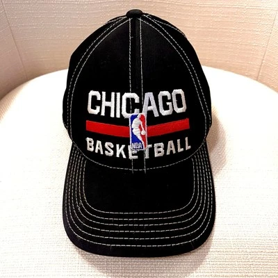Chicago Bulls NBA Gorra Juvenil Baloncesto Gorra Ajustable Negro Rojo Logo Adidas Foto 1 de 4