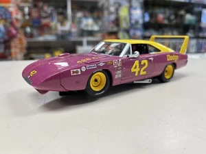* CARRERA 1/32 SCALE #42 DODGE CHARGER DAYTONA PLUM SLOT CAR *ST - Picture 1 of 7