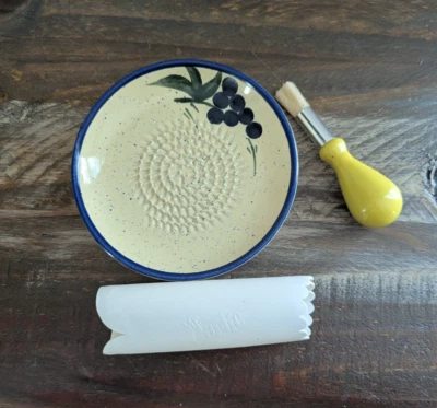 Plato rallador de ajo 5" Zester amarillo cerámica claytan vajilla con cepillo y pelador Foto 1 de 4