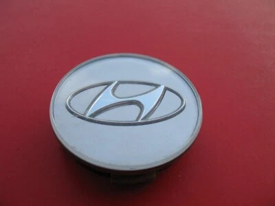 HYUNDAI SONATA AZERA KONA (1) WHEEL RIM HUB CAP HUBCAP CENTER COVER PLUG #3832 - Image 1 of 2