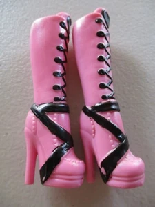 MATTEL MONSTER HIGH SHOES DRACULAURA PINK SIGNATURE BOOTS M-693 SOME WEAR - Picture 1 of 2