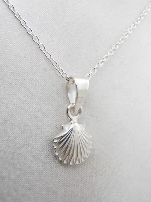 Capasanta : Ciondolo e Catenina in Argento 925 - Pendente Conchiglia San Giacomo - Immagine 1 di 4