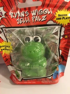 RYAN'S WORLD WIGGLI POCKET WATCH 5+ YEARS SQUISH AND PLAY - Picture 1 of 2