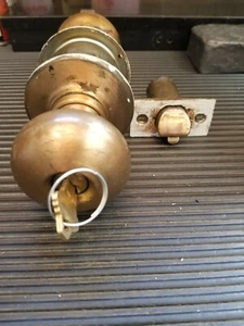 Old Style Schlage D Series Entry Knob 612 Satin Brass Finish 2 3/8" Backset - Picture 1 of 2