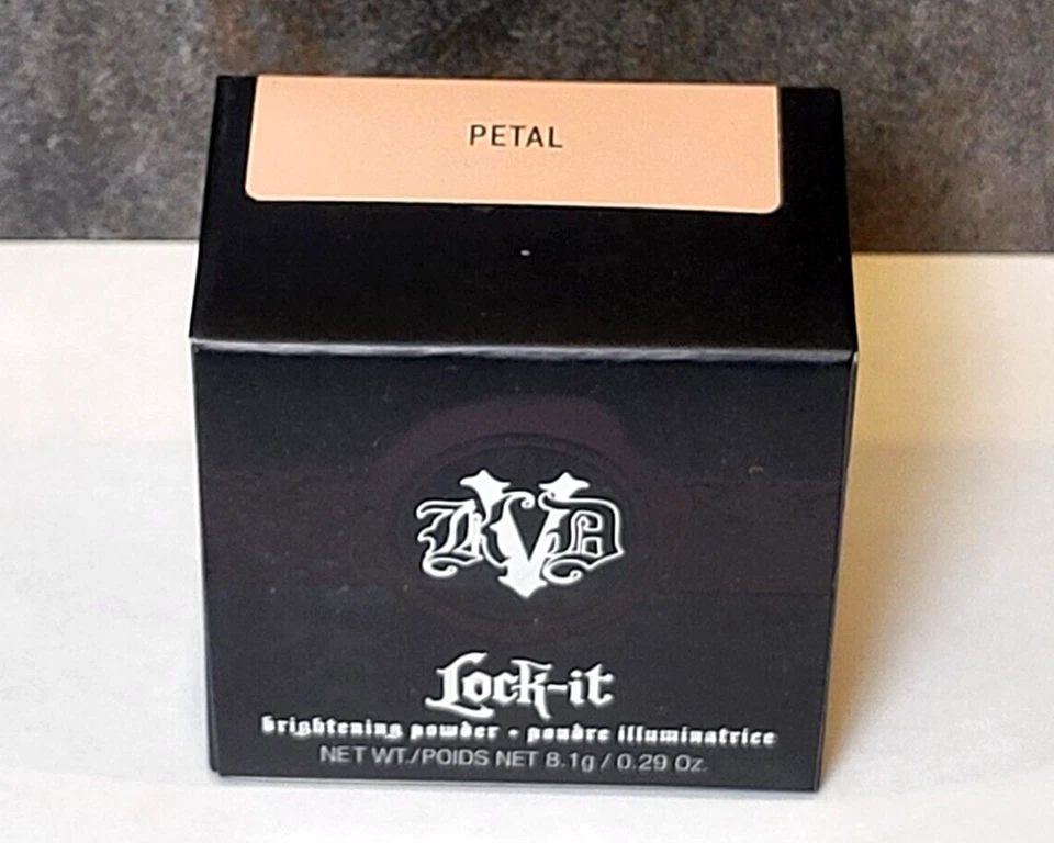 Kat von D 锁定亮白粉 ~ 花瓣 ~ 全尺寸,全新带盒 — 第 1/2 张图片