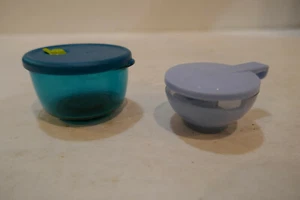 2 diff  Vintage Tupperware Refrigerator/Fridge Magnets rock n serve - Picture 1 of 3