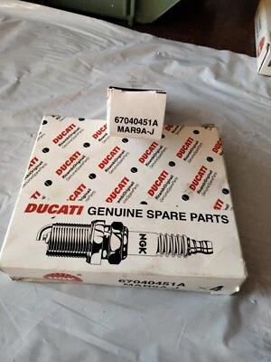 1 x CANDELA NGK MAR9A-J ORIGINALE DUCATI 67040451A diavel hypermotard Monster  - Image 1 of 4