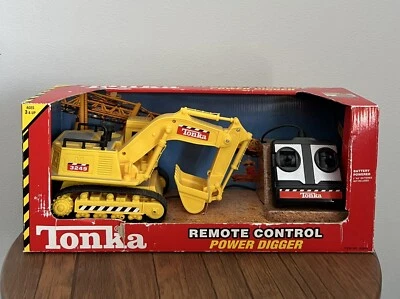2001 NEW Vintage Tonka Excavator 3249 Wired Remote Control Power Digger Toy - Image 1 of 4