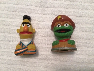 Títeres de dedo de Plaza Sésamo vintage de los años 70 - Bert y Oscar The Grouch Foto 1 de 4