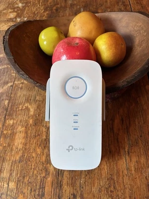 TP-Link RE550 AC1900 Wireless Dual Band Wi-Fi Range Extender Booster - Image 1 of 2