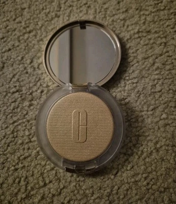 CLINIQUE TRUE RESALTAR ILUMINADOR SIN PESO SOMBRA BRILLO ESTRELLADO Foto 1 de 4