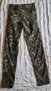 Rue21 Pantalone Jegging Mimetico 3/4 R - Foto 1 di 4