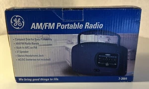 GE Radio Portable AM FM 7-2664 Dual Power, Cord, Batteries Compact Travel In Box - Imagen 1 de 14
