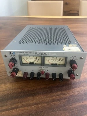 Fuente de alimentación doble de CC HP-Harrison 6205B 40 voltios / 0,6 amperios / 24 W de salida de alimentación de CC  Foto 1 de 4