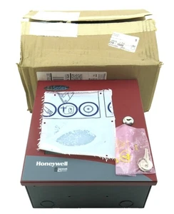 Honeywell Gamewell Serie E3 E3BB-RAA1 Caja contra incendios roja con puerta interior y llaves - Imagen 1 de 15