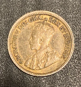 1916  Canada 5 Cents KM# 22   lot # 2079 - Picture 1 of 6