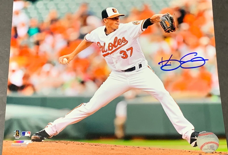 Kevin Gausman Baltimore Orioles Autografiado Firmado 8x10 Horizontal Foto 1 de 1