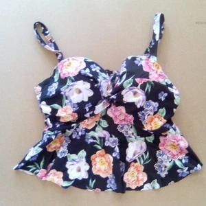 Torrid Tanktop Blumendruck Schößchen Größe 1X schwarz pink lila - Bild 1 von 4