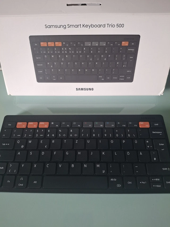 Samsung Universal Smart Keyboard Trio 500 für Tabs, Schwarz - Bild 1 von 1