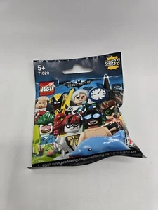 Lego Batman Movie Minifigure Series 2 (71020) - Swimsuit Batman w/ Dolphin - NEW - Picture 1 of 2