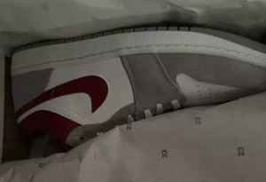 Jordan 1 Low SE Light Smoke Grey Gym Red US13 EU47,5 - Bild 1 von 2