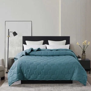 Soft Microfiber Down Alternative Blanket, Honeycomb Pattern, 100% Polyester New - Picture 1 of 2