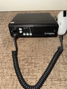 BRAND NEW Motorola MaxTrac 300 ACD44MJA7DA5BK AND ACCESSORIES - Zdjęcie 1 z 7