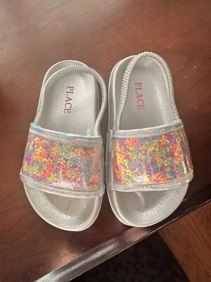 Sandalias The Children’s Place Everyday Slide para niños pequeños talla 8 Foto 1 de 2