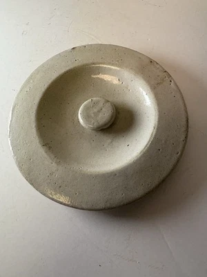 "Antigua tapa de vasija de gres primitivo 4 3/4""" Foto 1 de 4