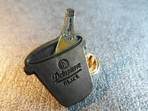 Rara Spilla PIN'S - Champagne Davis - Sigillo - Tergicristallo - Vino - Vite - Foto 1 di 3