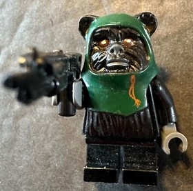 LEGO ORIGINAL AUTHENTIC STAR WARS 7956 TOKKAT EWOK MINIFIGURE GREEN w/WEAPON