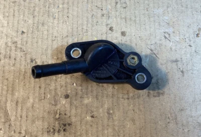 AUDI A3 2015-2020 8V 2,0 L MOTOR TERMOSTATO CARCASA BRIDA REFRIGERANTE FABRICANTE DE EQUIPOS ORIGINALES. Foto 1 de 4