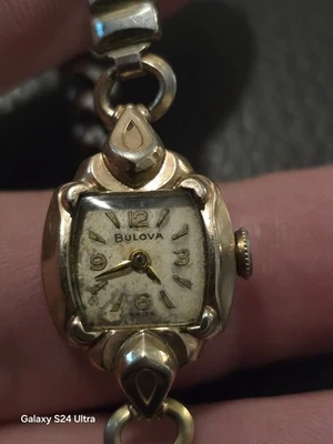 BULOVA Vintage L7 Women's Bracelet Wristwatch T201858 Gold tone works great wind - Image 1 of 4