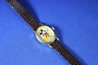 Reloj Lorus de cuarzo para mujer años 90 - correa de cuero - Mickey Mouse Foto 1 de 4