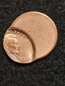 Nice Red Off-Center Strike 1990 Lincoln Memorial Cent Error Coin ID 02 - Picture 1 of 2
